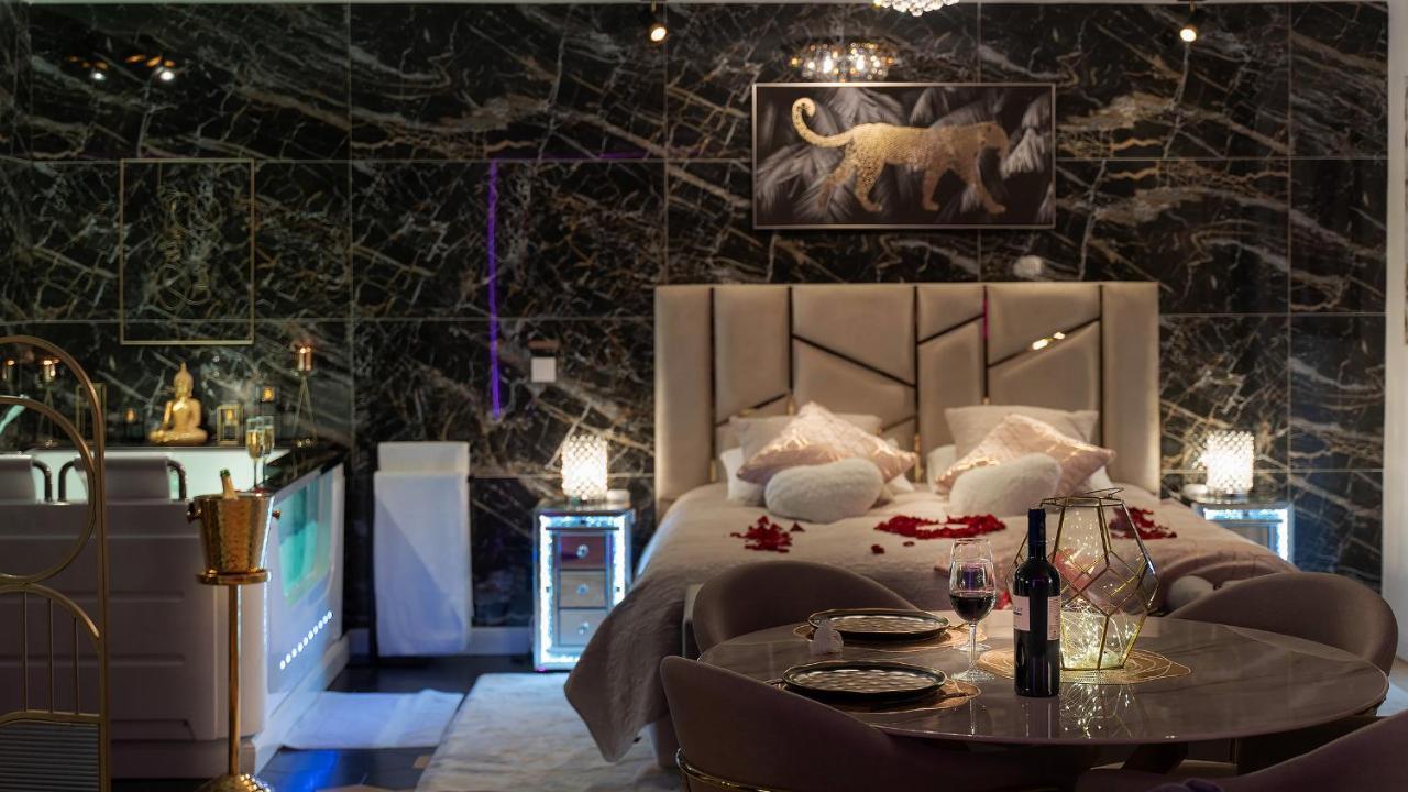 Magnifique Loft / Spa En Face De La Cathedrale ! Narbonne Buitenkant foto
