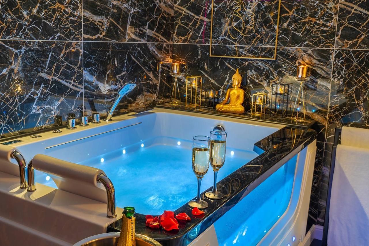 Magnifique Loft / Spa En Face De La Cathedrale ! Narbonne Buitenkant foto